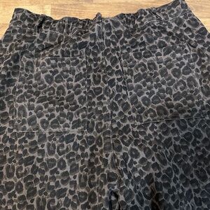 Chic Leopard Print Wide Leg Jeans